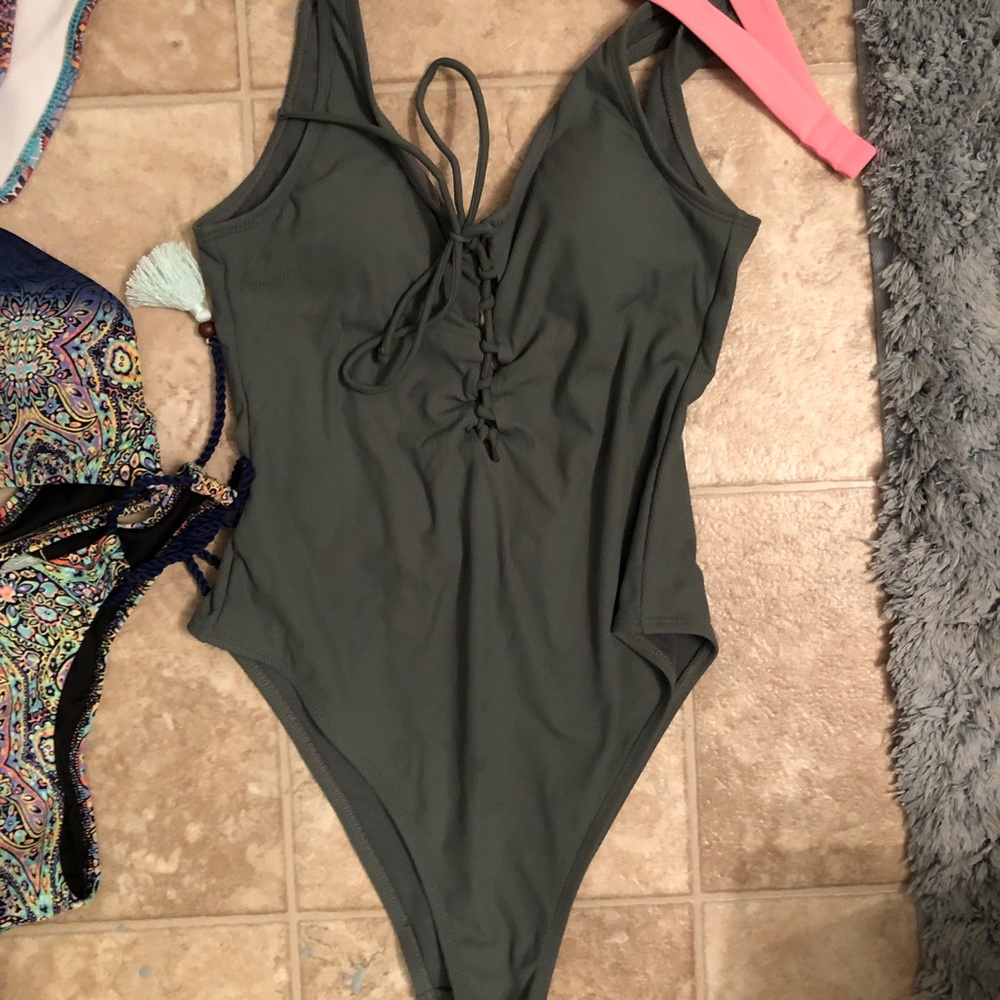 Swimsuits - Picture 5 of 5